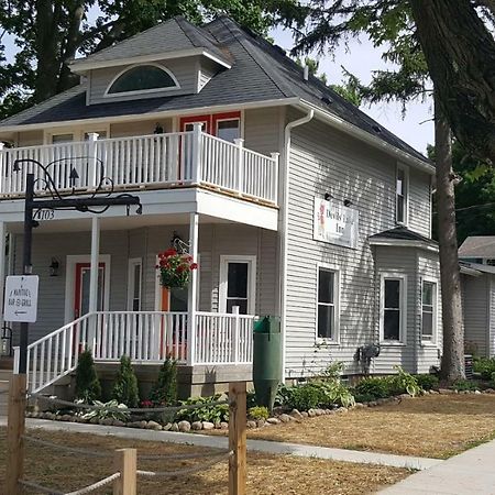 Devils Lake Inn Manitou Beach Exterior photo